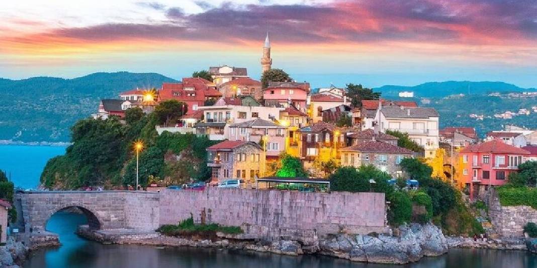 Dar sokakları, pastel renkli evleri, tazecik balıkları… Dünyanın akın ettiği bölge: Türkiye’nin yeni cenneti… 3